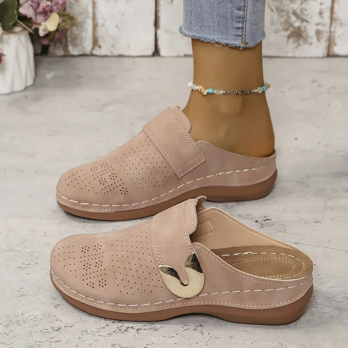 Caprielle Chic Supportive Wedge Sandals