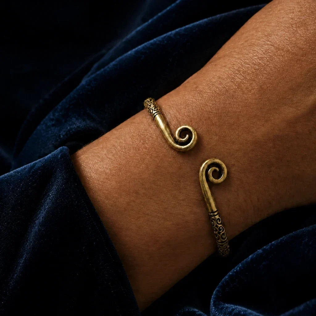 Theo | Spiral-End Copper Cuff